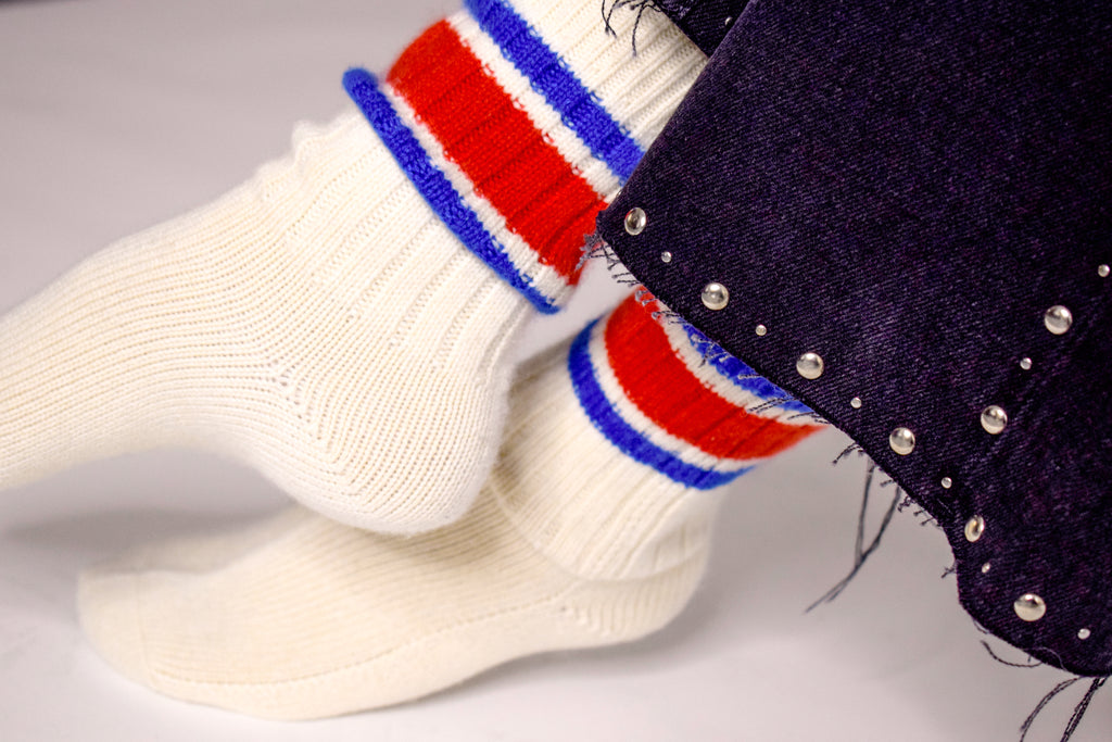 Sporty Kaschmirsocken Natur mit Blau/Rot von Mell-o – Ansicht 3