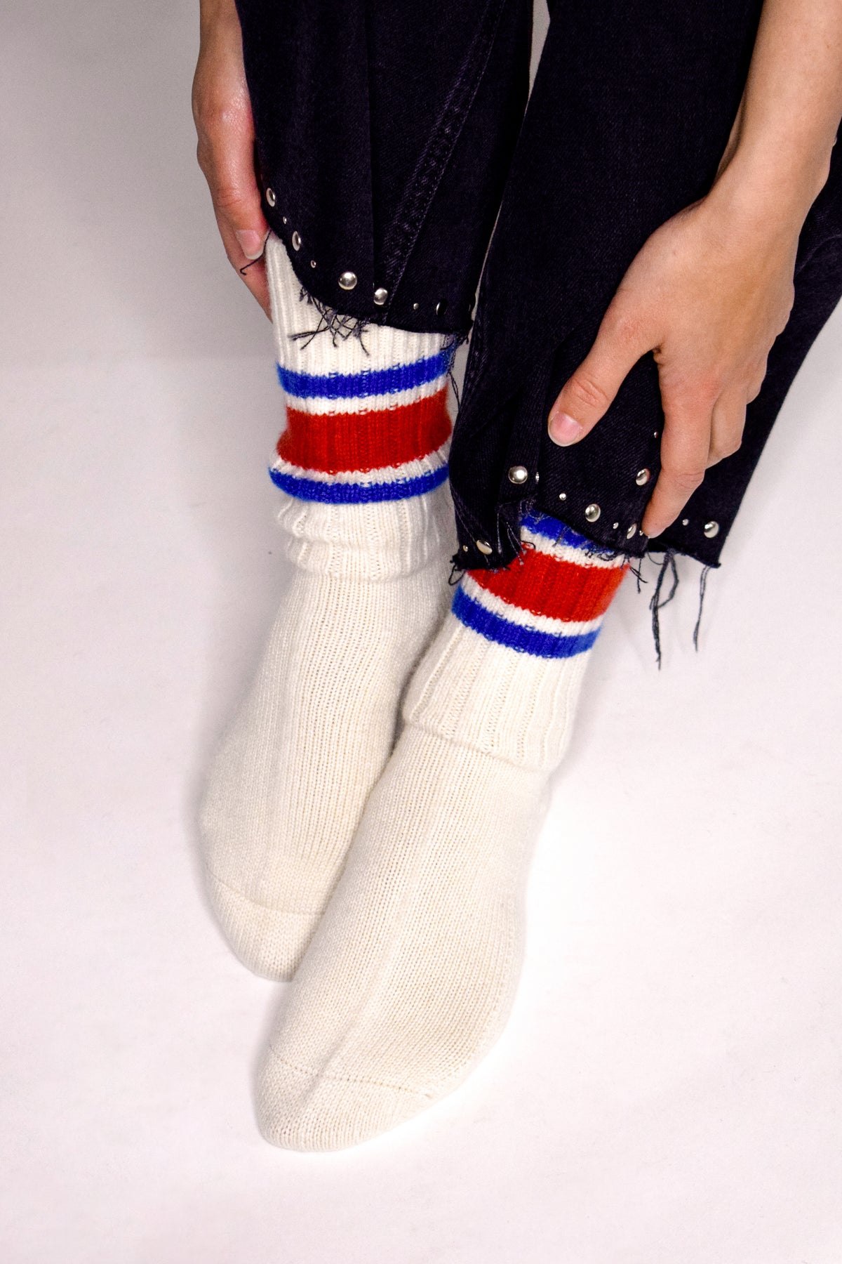 Sporty Kaschmirsocken Natur mit Blau/Rot von Mell-o – Ansicht 4