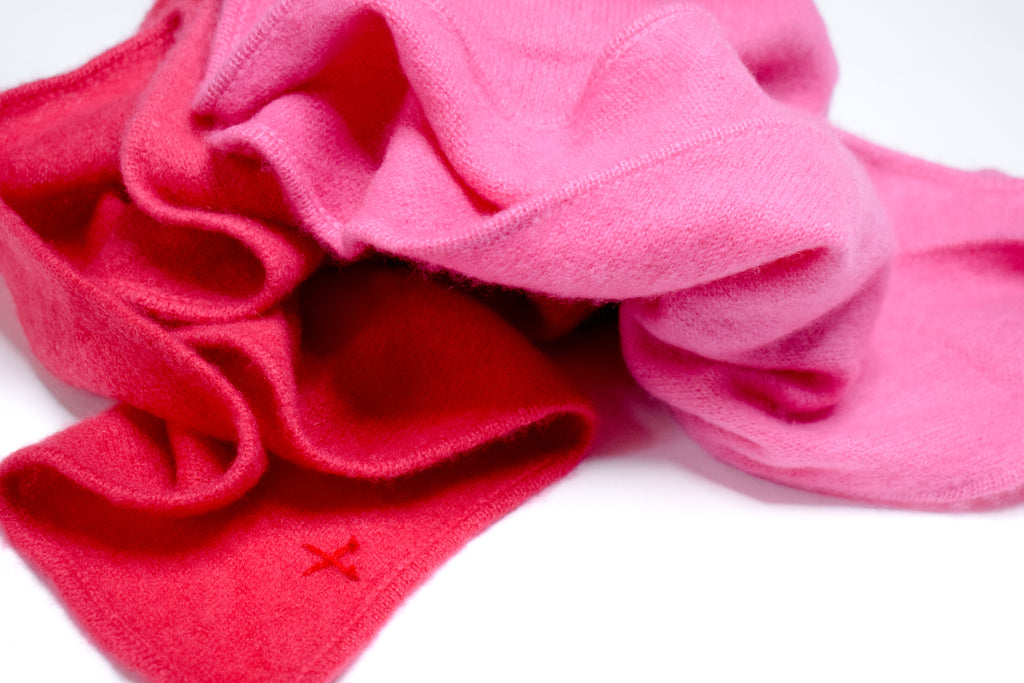 Großer Dip-Dye Dreieckschal Himbeer/Pink aus Kaschmir von Mell-o – Ansicht 2
