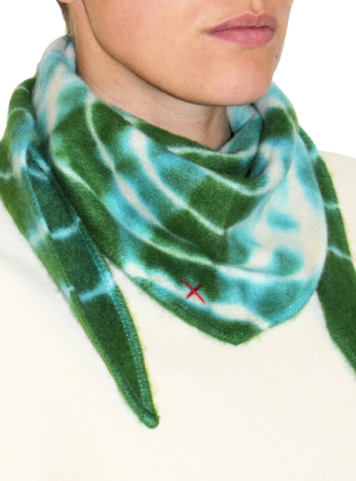 Tie-Dye Dreieckschal Offwhite/Evergreen aus Kaschmir von Mell-o – Ansicht 2