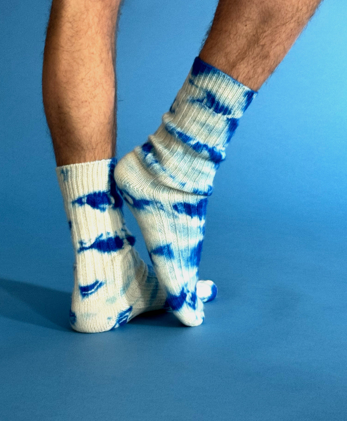Tie-Dye Kaschmirsocken Azur von Mell-o – Ansicht 4