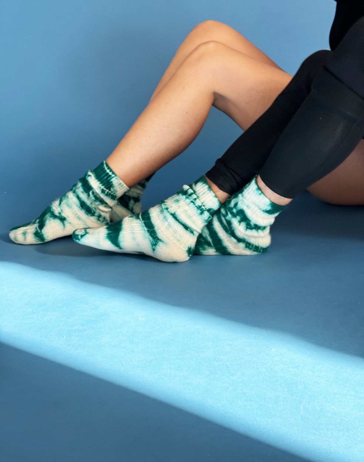 Tie-Dye Kaschmirsocken Flaschengrün von Mell-o – Ansicht 2