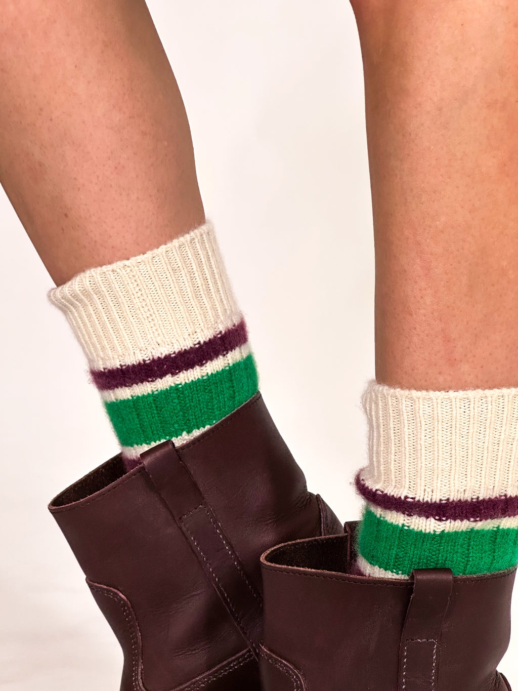 Sporty Kaschmirsocken Natur mit Grün/Rot von Mell-o – Ansicht 3