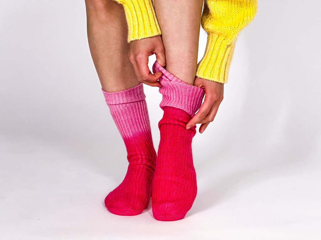 Dip-Dye Kaschmirsocken Rot/Pink von Mell-o – Ansicht 2
