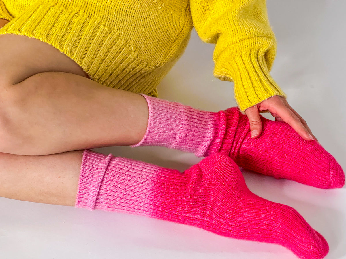 Dip-Dye Kaschmirsocken Rot/Pink von Mell-o – Ansicht 3